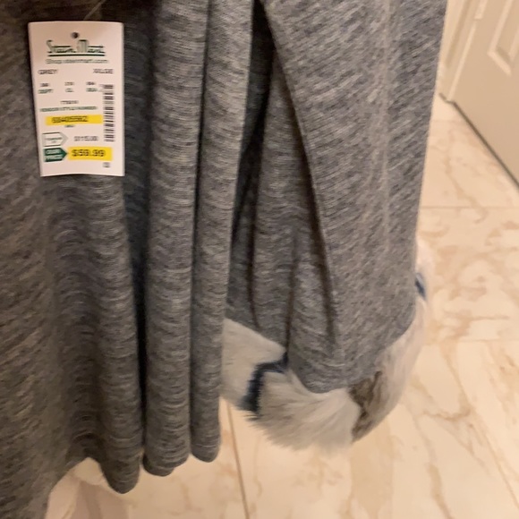 Lily London very elegant pullover top! - Picture 7 of 7